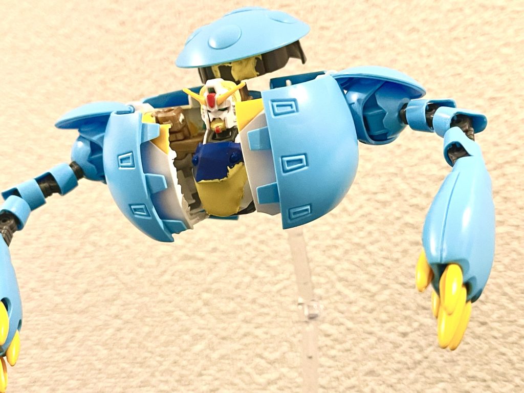 はい、ここまで茶番をご覧いただきありがとうございます。モモカプルをウォルターガンダム風にしてみました。ただ、変形機構を試行錯誤して時間が掛かり過ぎてしまい実は未完成だったりします。