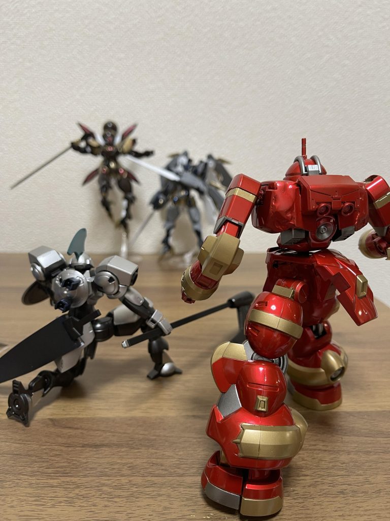 以前作成したデミバスターとハインドリーナイトも追加して。アヌビス&ジェフティに闘いを挑み苦戦するデミバ&ハイナイ的な。これもやってみたかったことになります。