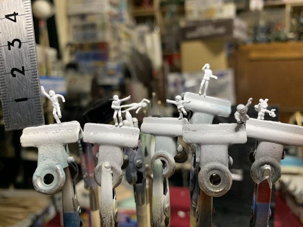 セイラさん以外はパテ造形です。サフを吹いた状態の画像です。