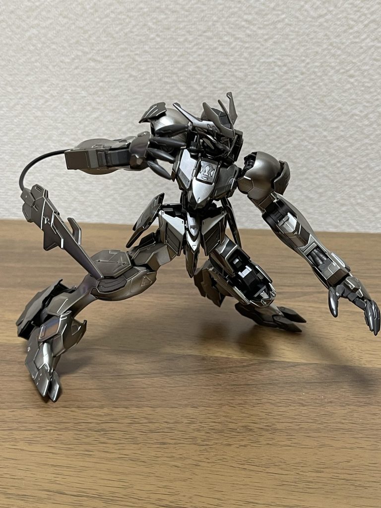 メイスもいいですが、やはりネイルでの徒手空拳でしょうか。この状態もかっこいいですね。ネタ作品はまた安くで手に入った時にやりたいと思います。