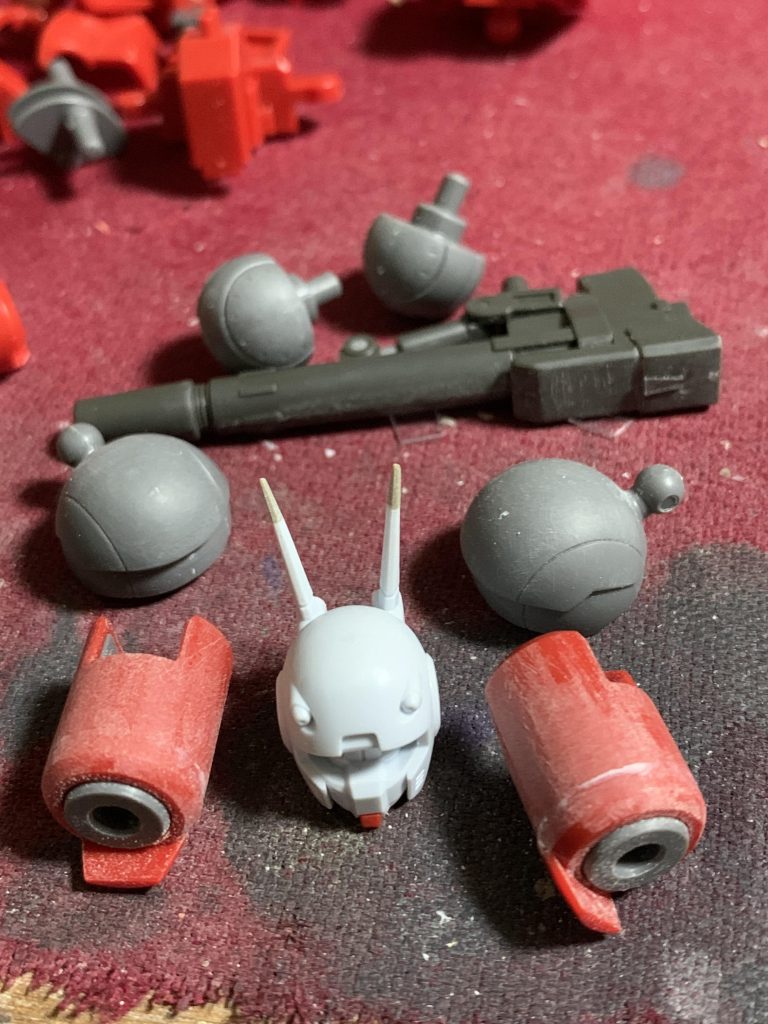 ガンキャノンは合わせ目消しとアンテナ延長をやってます。