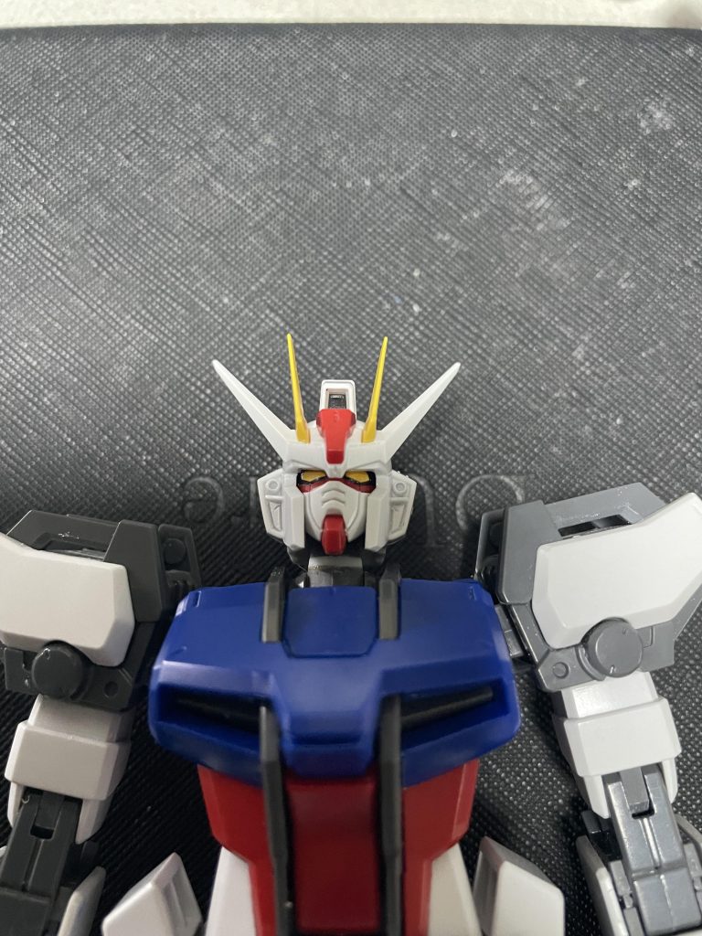 元キットの首が詰まってたので、1.5mmプラバンで延長して首を少し引けるようにしました。