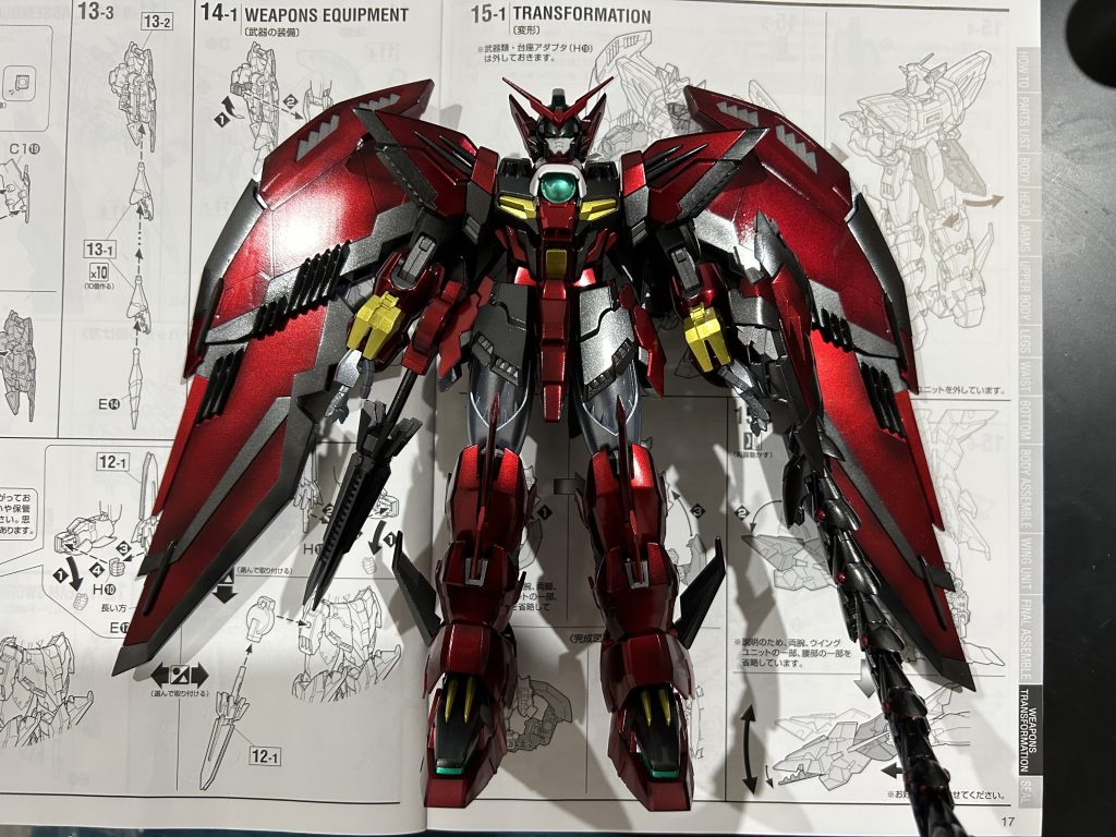 組み立て後黒のパーツはガイアのスターブライトジュラルミン→クリアーブラック太もも部分はミスターカラーのアイスシルバー金色部分はガイアのスターブライトブラスで白いパーツはクリアーのみ