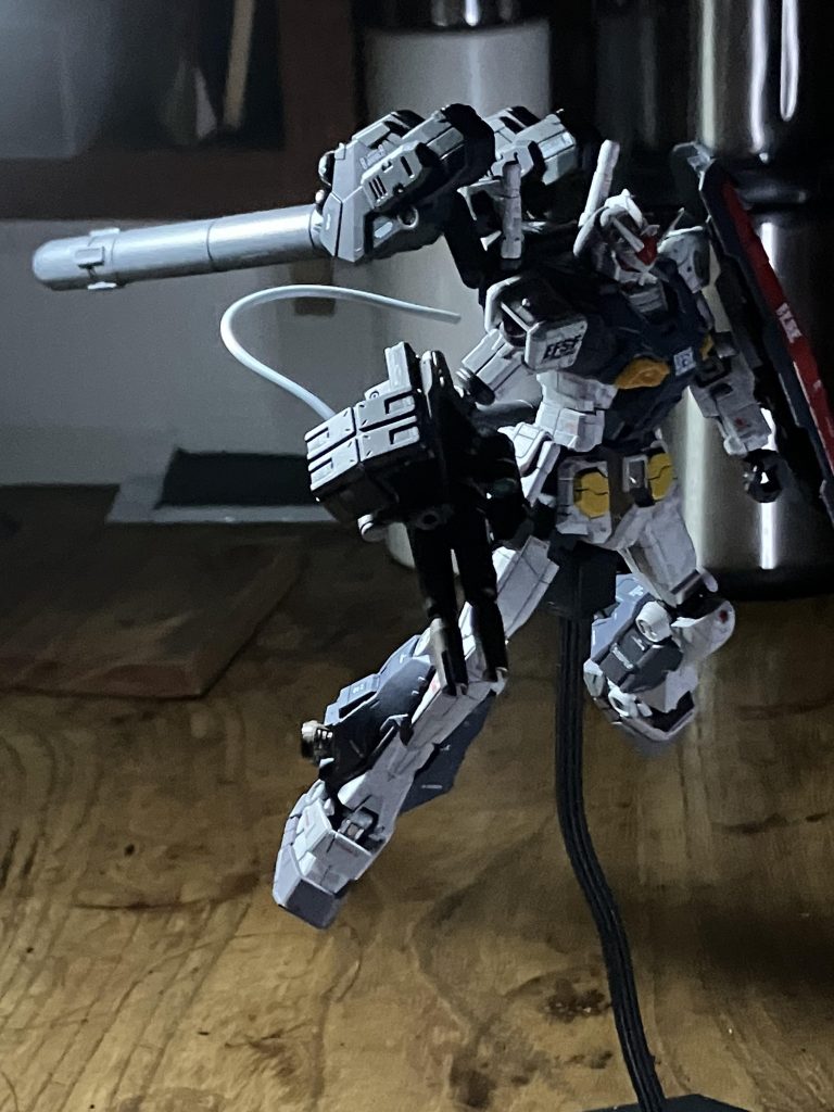 照明消して、百均のLEDライトだけがヤケにカッコ良かったので載せておきます