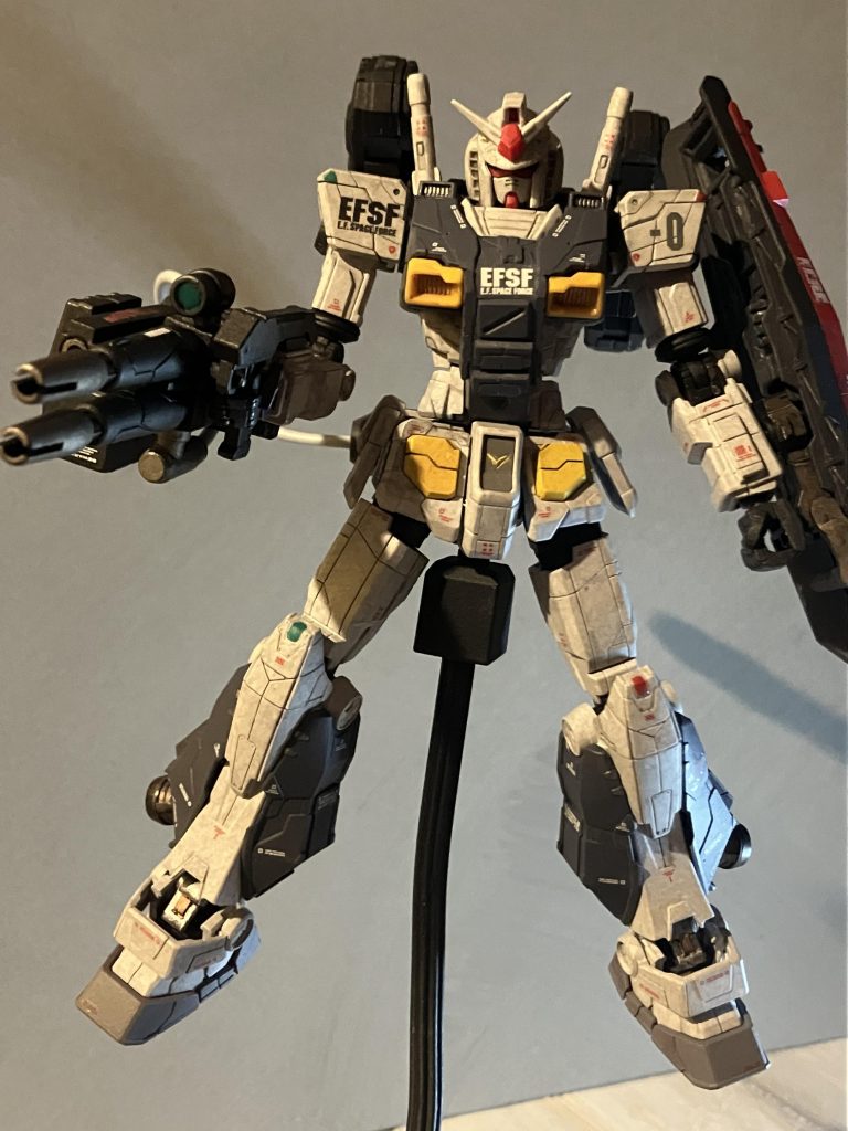 高ガンをパチ組みしているとプロトタイプパーツ以外にもF00のパーツもあり、そちらの色味の方がプロトタイプで高ガンを組むより自分の好みだなぁと思い、今回のカラーリングとパーツ構成になっています