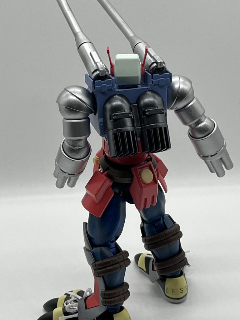 太ももはジーンズっぽくしてみたくて、青系の塗料をラップで、ポンポンと。まぁ、ジーンズには見えませんね。