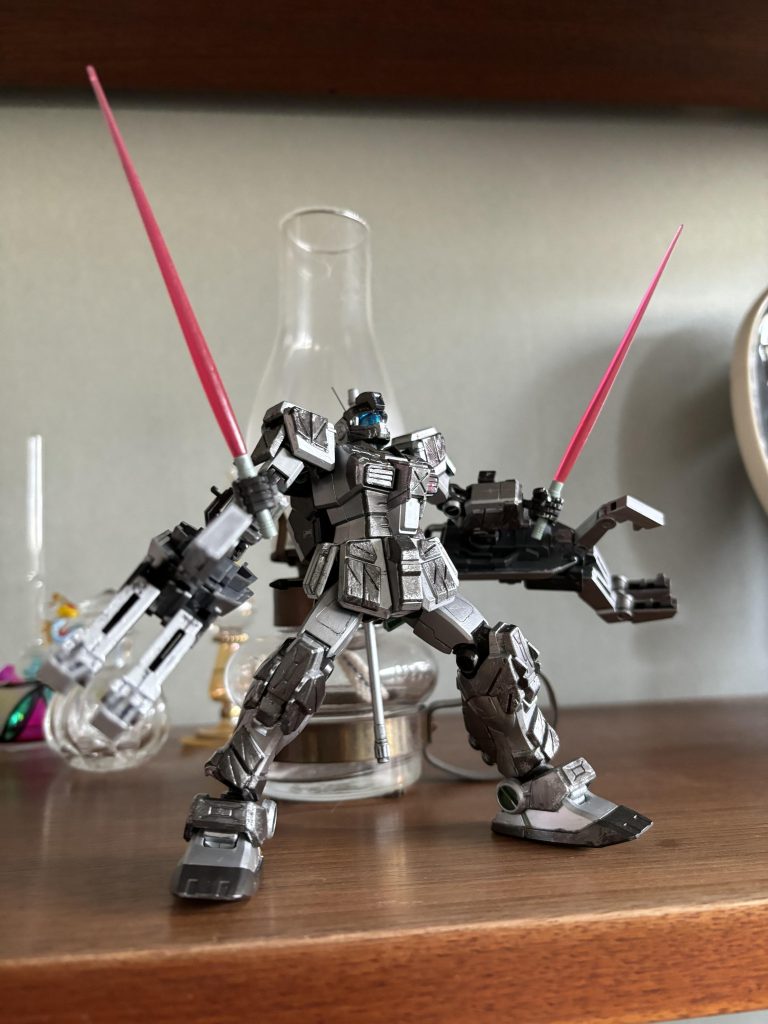 実は妖刀システムを搭載してます！！連邦上層部がストライカーカスタムの試験機のシステムを廃止するのを忘れ、どこかの小隊に流した結果、戦闘中に勝手に起動したりするとんでも機体！