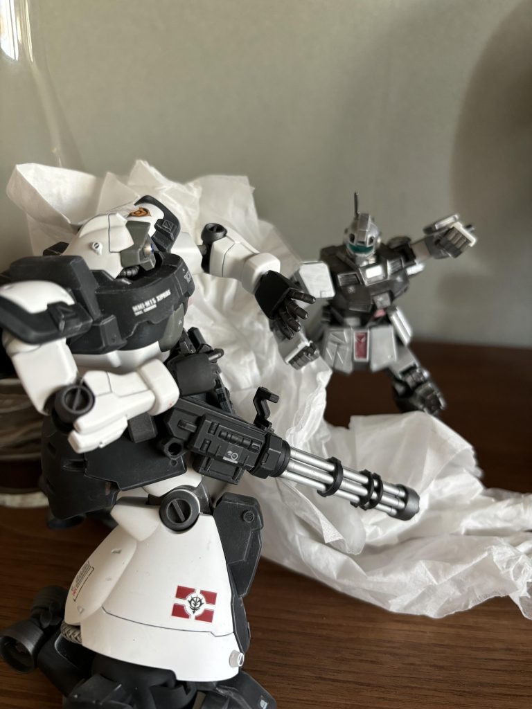 ドムパイロット『連邦なんて楽勝だぜぇ!!』オペレーター『付近に熱源反応!警戒してくださ       い!!』ドムパイロット『りょーか...なに!?なんだコイツ        早い!!』ジムの拳がドムに直撃!!ドムパイロット『お、俺の知らないMSだとぉ!?』