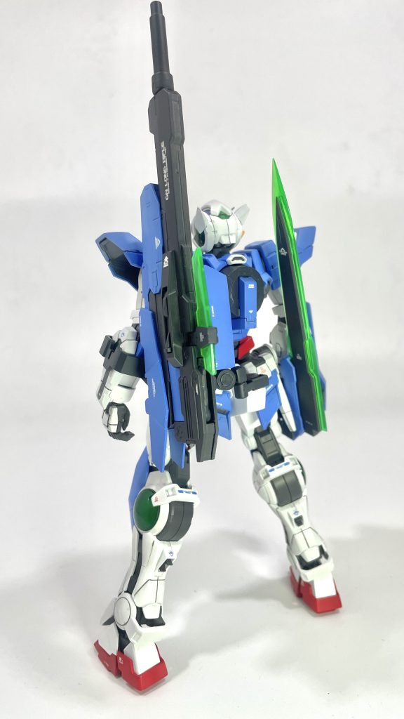 より近接戦をスムーズにこなす為にサブアームにGNロングライフルをマウントできるようにしました。