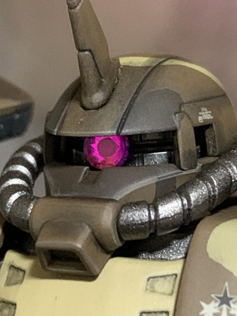 目玉はビルダーズパーツのディテールありの透明パーツを入れました。