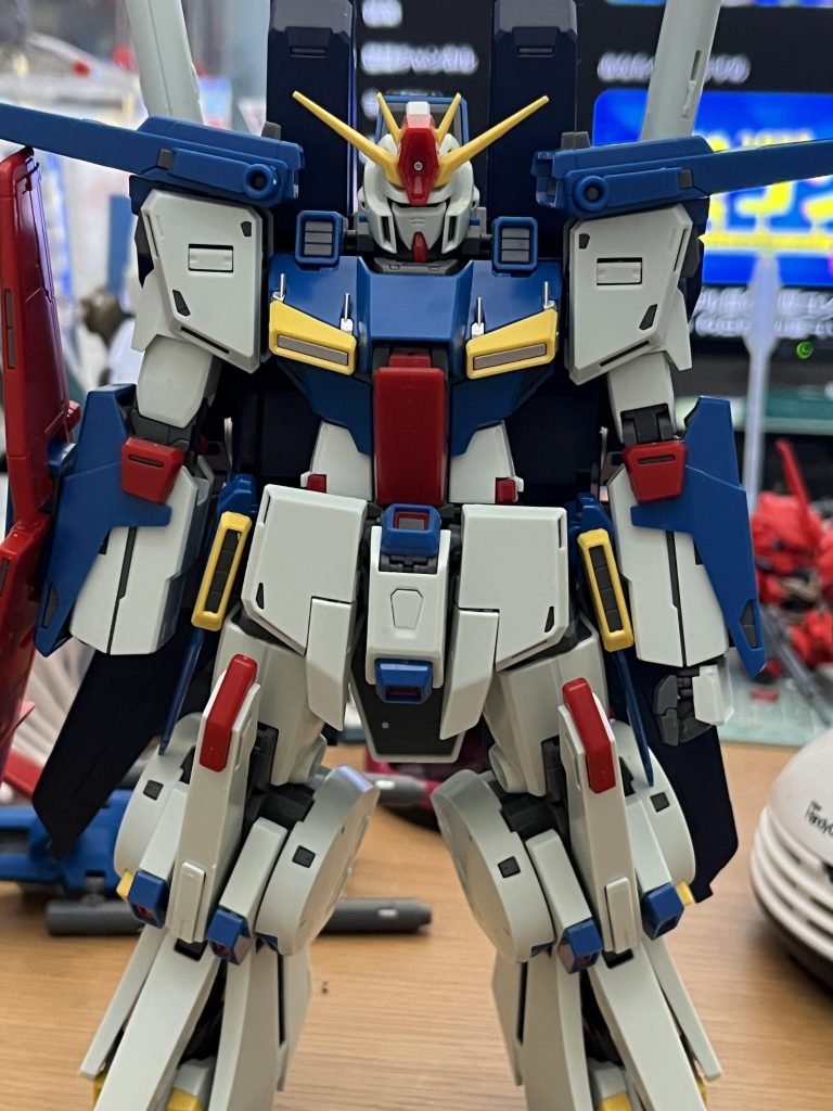 左腕だけ改修した時のものです。関節の部分で腕を短くしました。雑な工作により強度はすこぶる落ちています笑