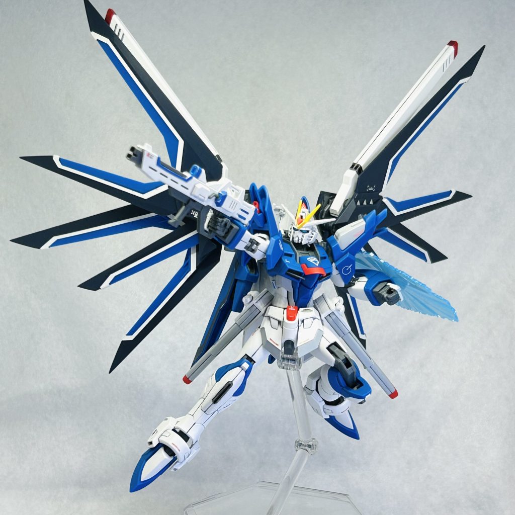 銃かまえポーズ顔の涙ラインが別パーツになっているので遠くから見てもハッキリ見えて情報量多いです。