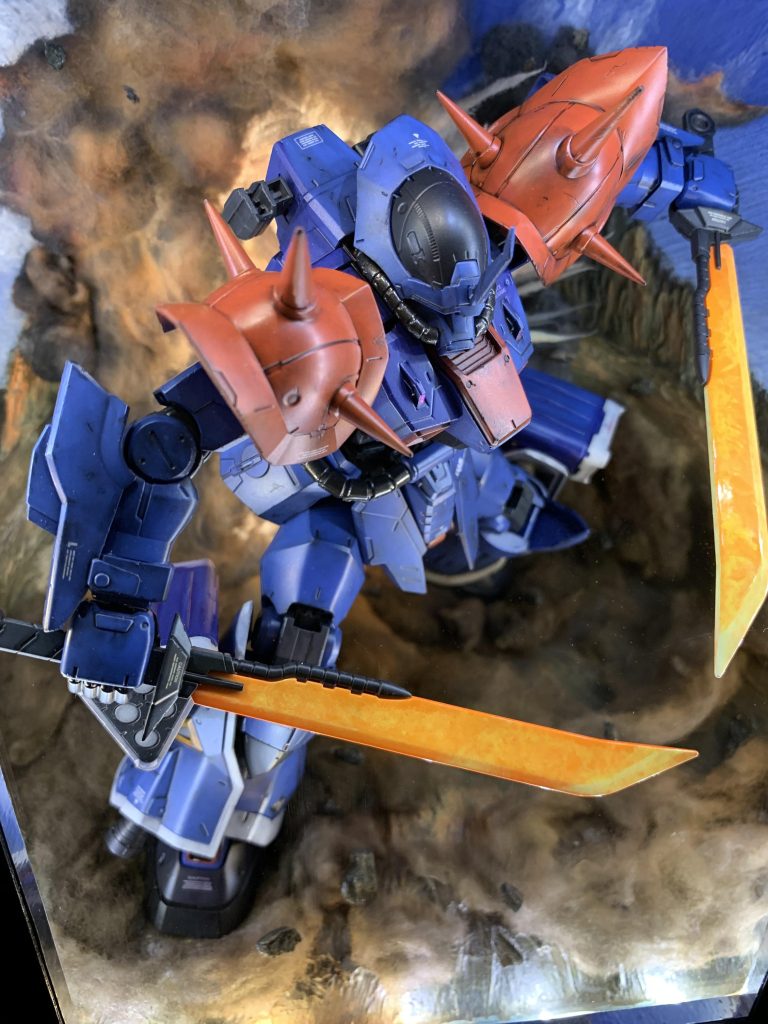 箱内部の背景は四隅のカドが出ないように半球に近い面に背景絵を描いたおかげか、覗き込むと若干トリックアートみたいな効果が出るようです。