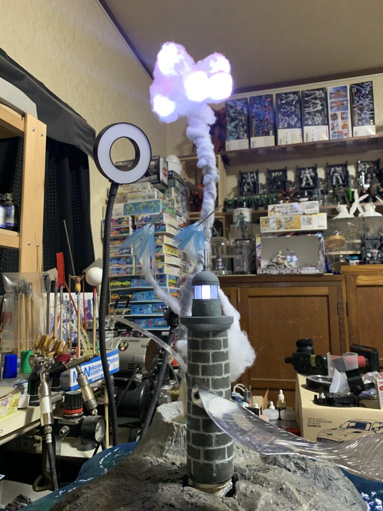 灯台にアルミ板やら針金が付いていますが、それらがガンキャノン、コアブースター、エグバ機固定用のパーツです。