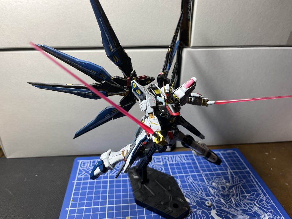 自由–3枚目/制作者：Yamada sei