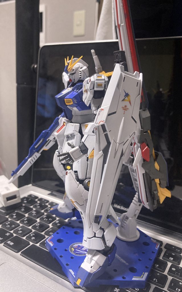 写真を残しておけば良かったのですが、パーツ数は半端なく…買っておいてなんですが、Hi-νを作った直後、重い腰をあげるのに時間がかかりました。 ただ、いざ組み立てはじめると 一つ一つは細かいけど注意すればとても作りやすい！