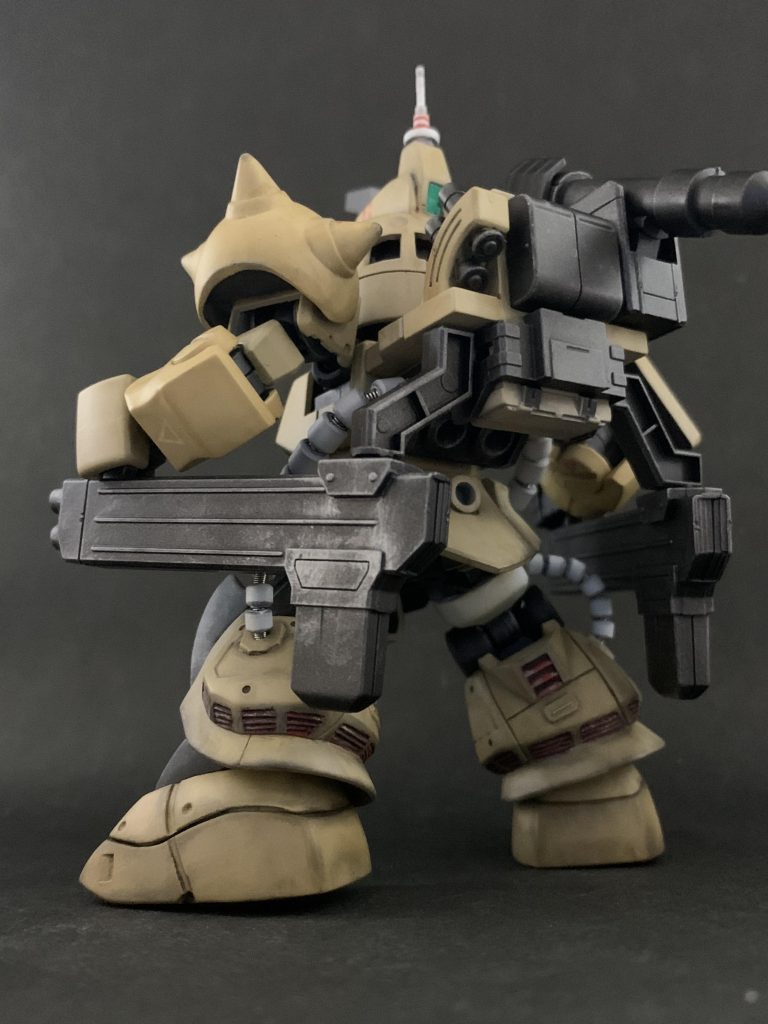 バックパックはオリジンHGのザクハーフキャノンのパーツを移植