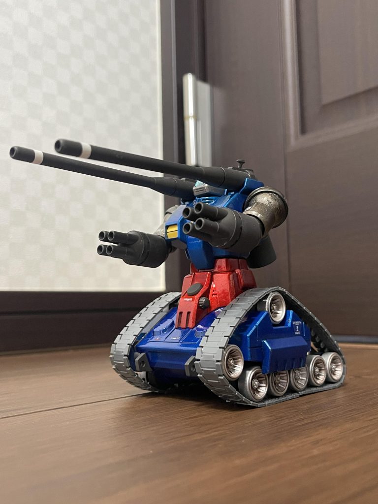 マスキングで、砲身に白ラインを入れて見ました。