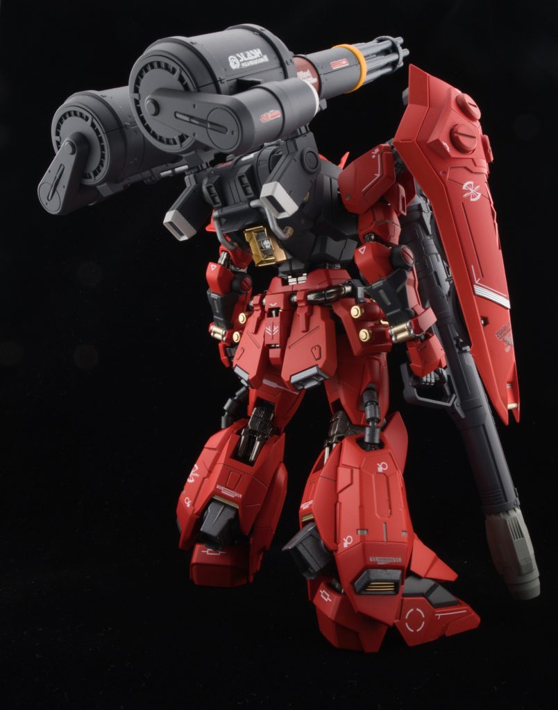 スラッシュウィザードは前回黒い三連星カラーを作った時のものです。シールドのスパイクは丸モールドに変えてます。