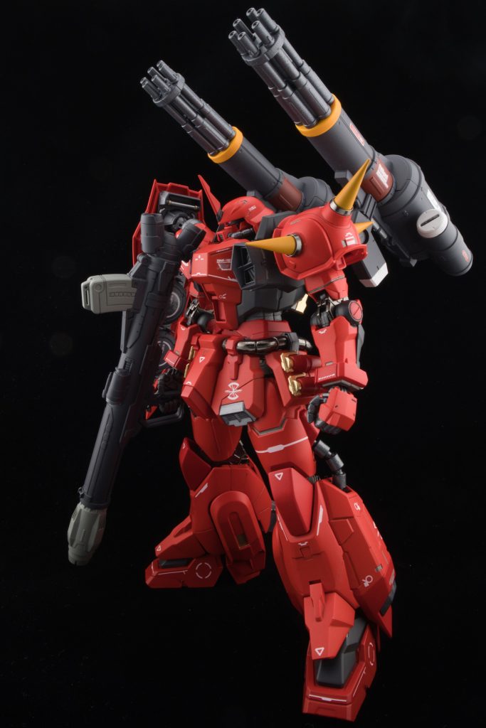 赤は３色使ってますが写真だとほとんど分かりませんね、、、今回は背景を黒にしてみました。大黒門ってやつです。光を吸収して真っ黒になりますね。