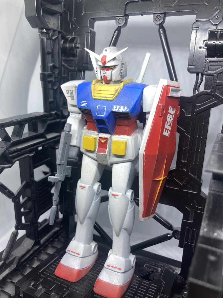 シールド等、エナメルで塗装したからか塗膜が弱く剥がれてきたのでデカールで誤魔化してるのは内緒です。（その後トップコートで保護しております。）