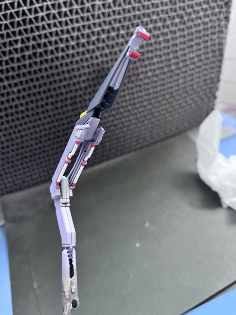 アーム部分など細かいところ塗り分けました。