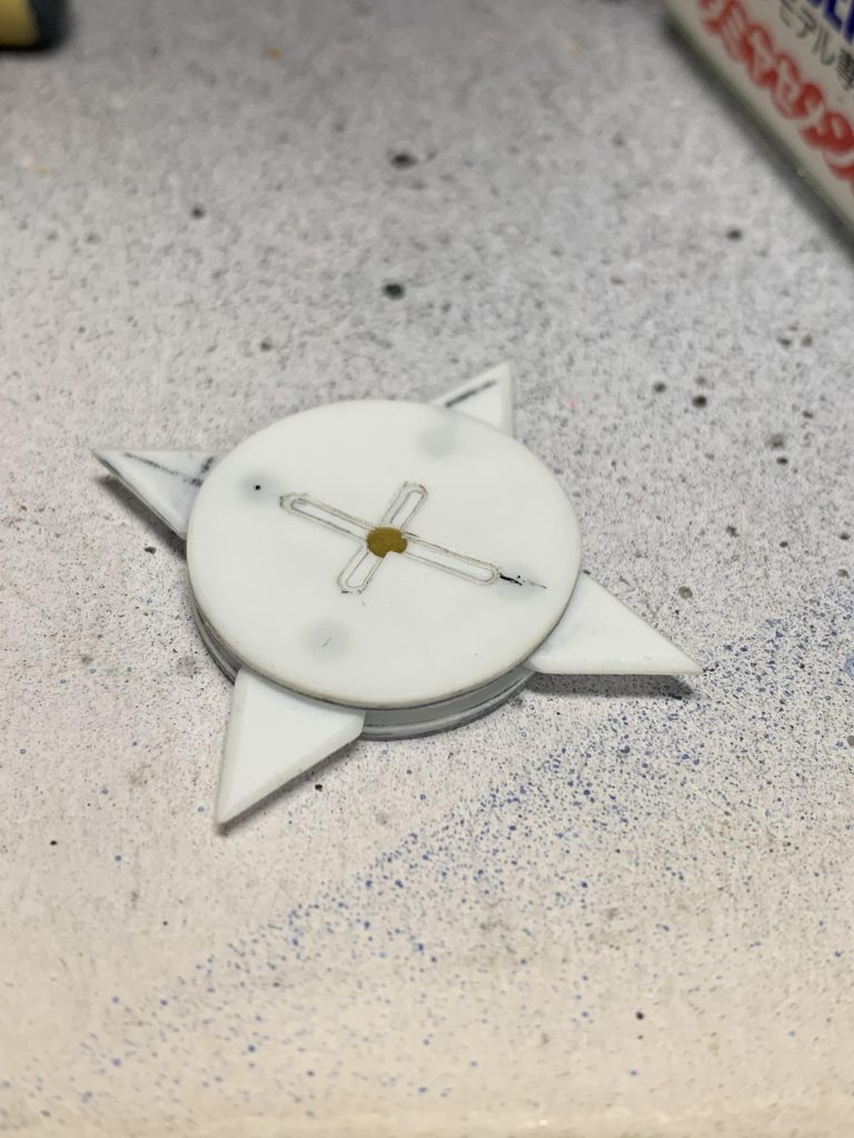 腰についている手裏剣は刃の出し入れギミックアリです。でも、撮影時にコレの存在をすっかり忘れていたので腰につけた画像しか撮ってません。