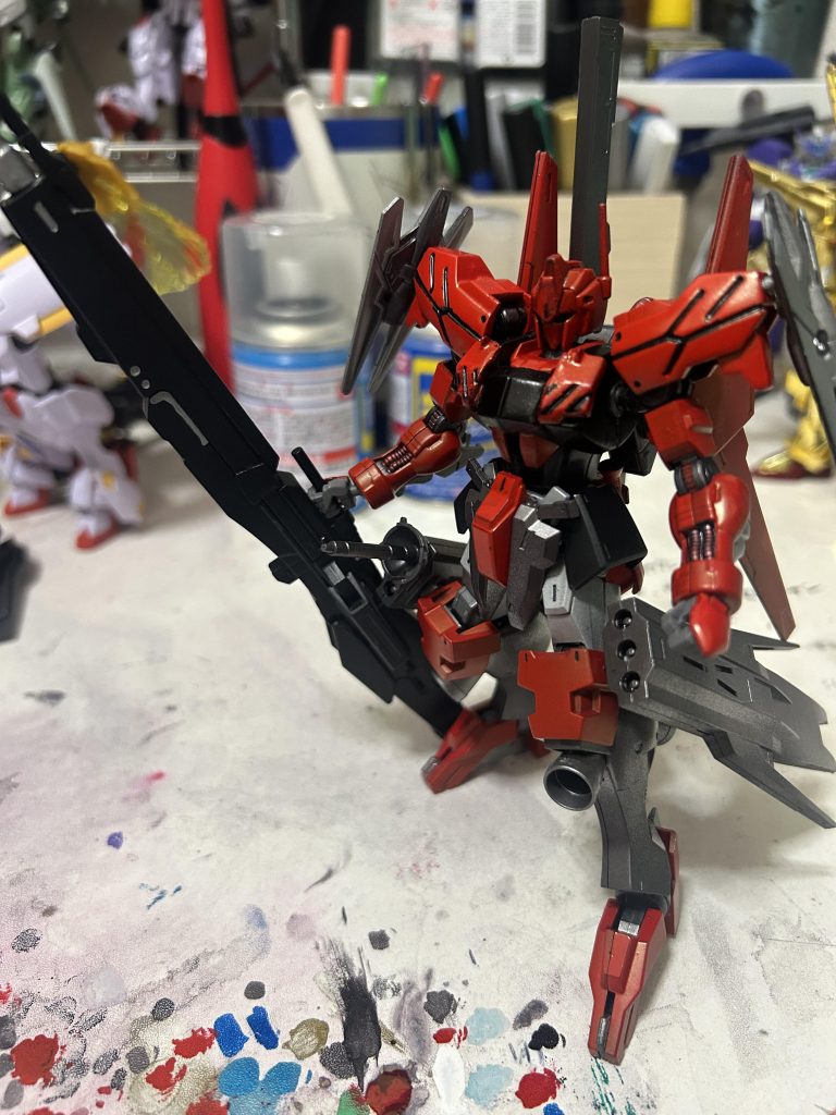 とゆうわけで百式とガンダムヴィダールを合わせた機体赫雷でしたが、どうでしたか？実はキャンディ塗装を試そうとしたんですが、すごいムラができまくり、お蔵入りにしようかと思いましたが、完全に赤に塗り直して、形にはもっていきました。もうちょいYouTubeでプラモの塗装の仕方を勉強しまして、もっかい別の機体でチャレンジしてみたいと思います。よかったらこのあと出す作品も見ていただけたら、すごい嬉しいのでよろしくお願いします。ではこれにて失礼します(^^)