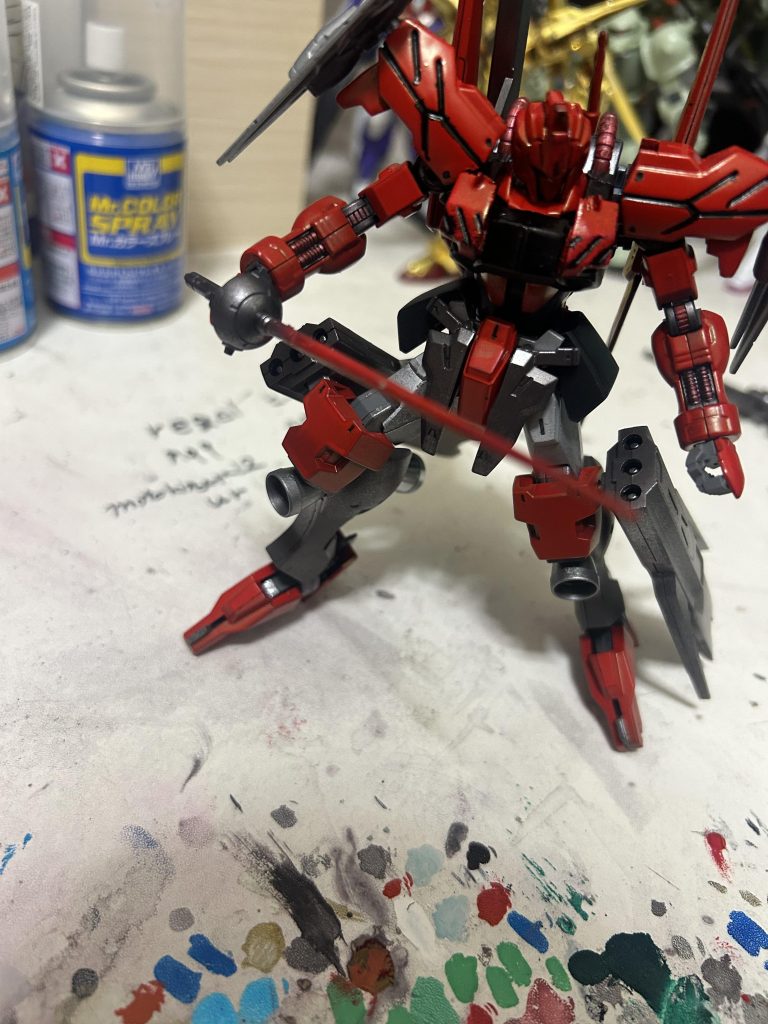 ヴィダールの武装のバーストサーベルを装備、コンテナを膝部に移動して、納刀から構えたり、引き抜いた状態での構をとることも可能で、今回バーストサーベルは熱を伝導させ、ヒートサーベルにすることもできるとゆう妄想設定