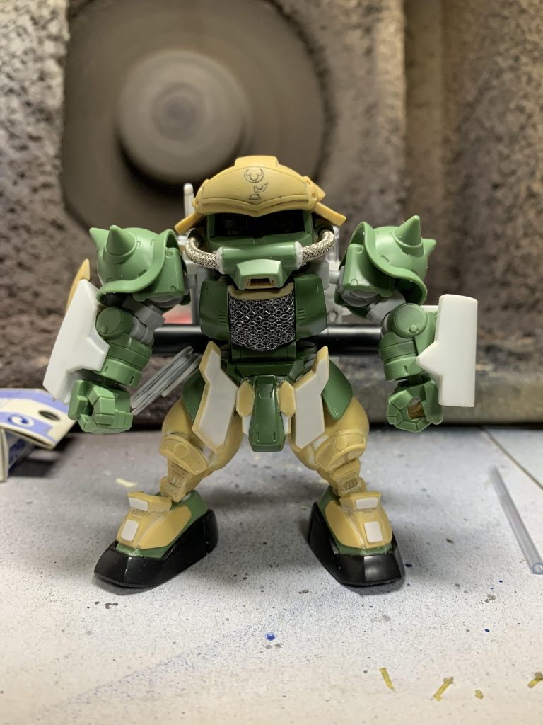 パーツ全図がなかったので塗装前の工作終了状態の画像です。胸のメッシュ素材はイカエギ制作用のもの。