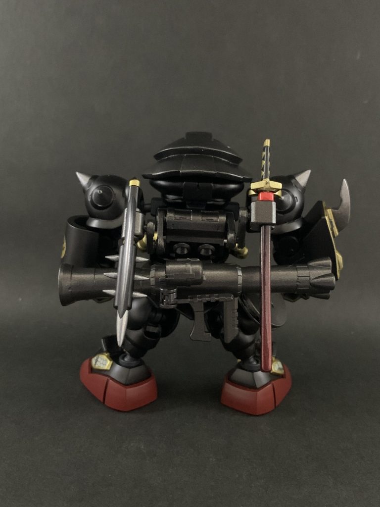 刀とオノはサブアームで装備おそらくシャアザクをモジって「シャザク」だったと思うので、鞘に赤要素を入れました。