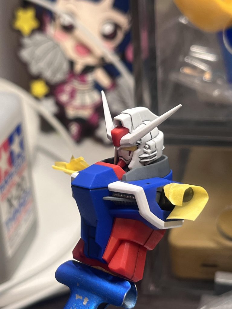 つや消し吹きたての図。白の部分はMr.カラー 灰色9号を使っています。デスティニーの白の成型色にかなり近い色で違和感なくできました。