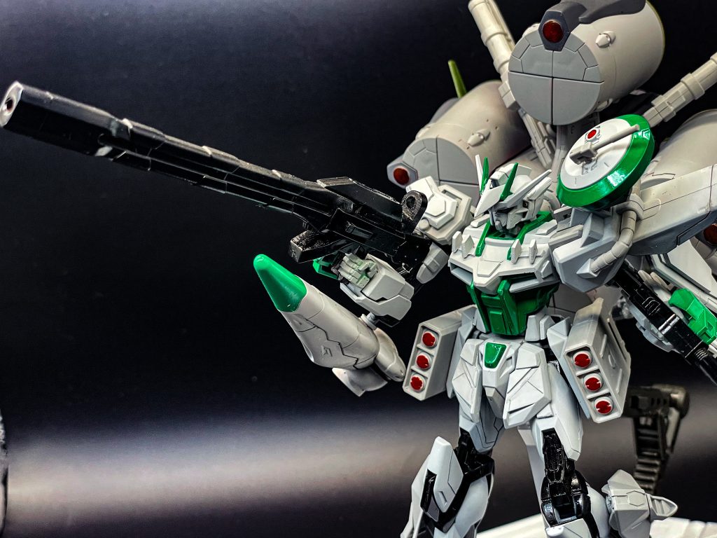 メビウスゼロのリニアライフルも持てるようにジャンクと合わせました。