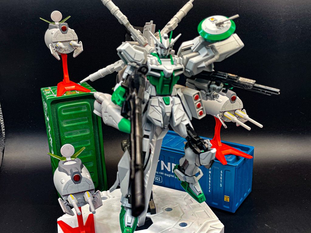 ガンバレル零式のスタンドが自作する暇無かったので付属のスタンド煮付けましたが3mm穴作っとけばと後悔しました(￣▽￣;)