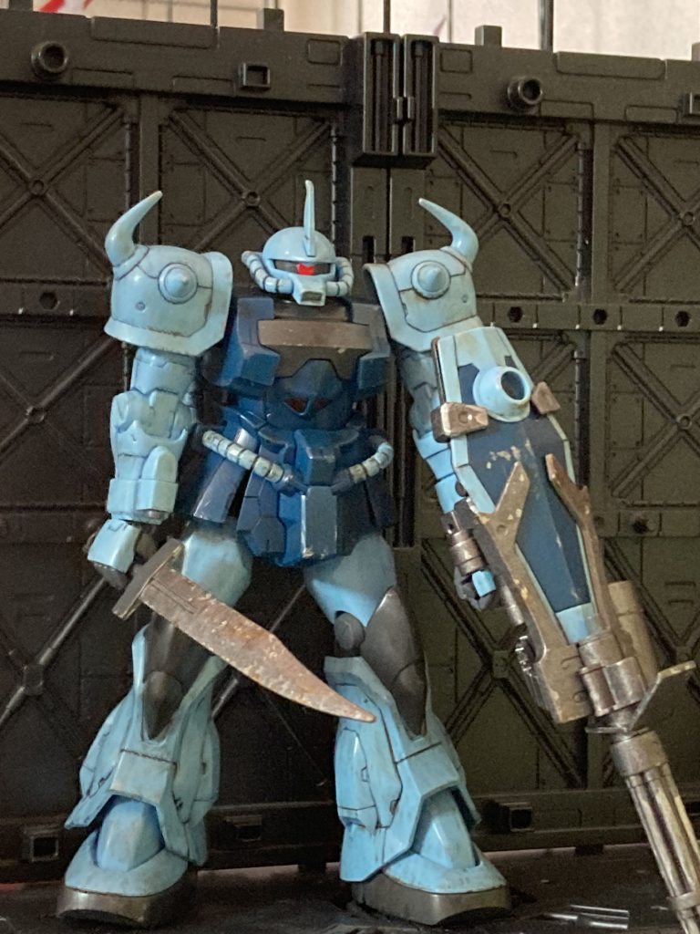 ガンプラの写真もあまり撮らないのです。ポージングもそうですが、カメラアングルも難しいですね。上手く撮れません。