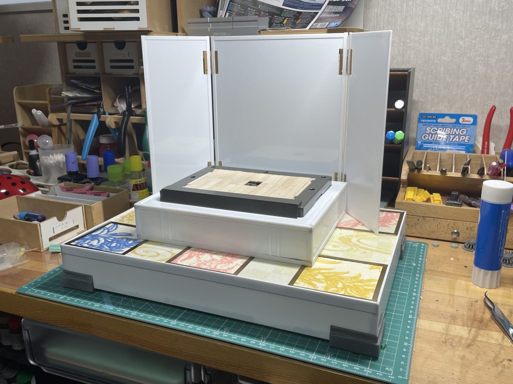 製作中の台座です!黒塗装の部分は全てウレタンクリアで仕上げました。