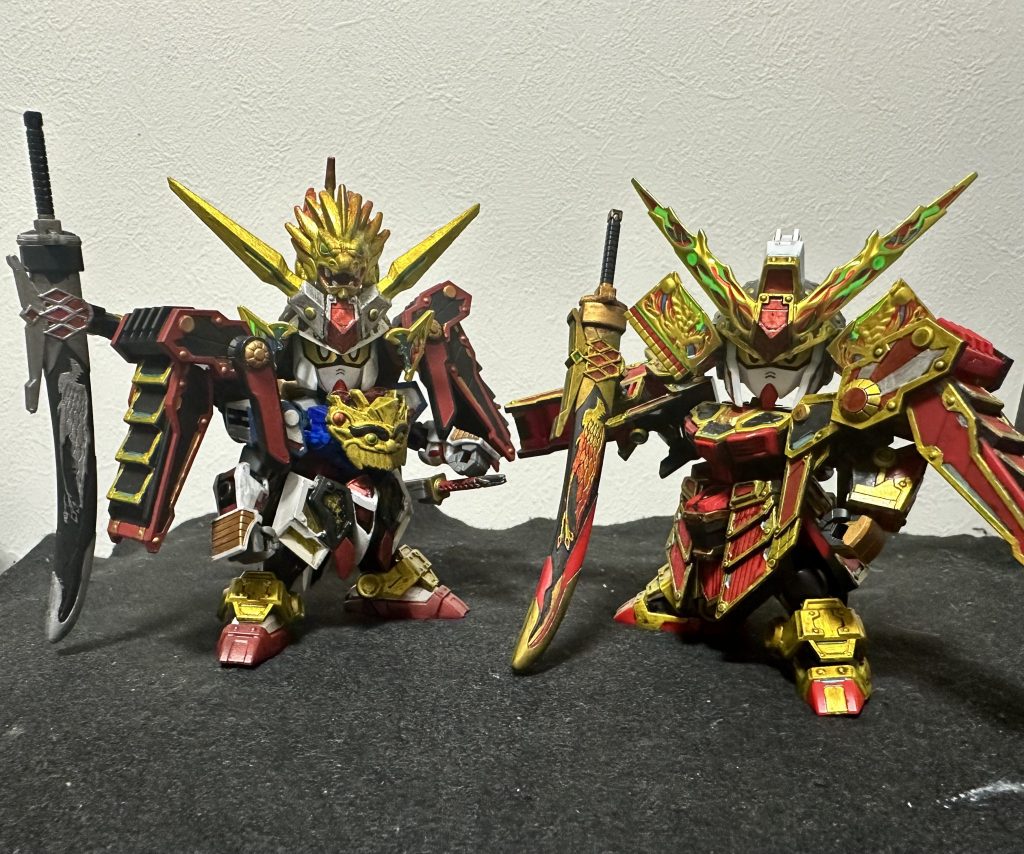 改めて兄貴と。ってなわけで農丸頑駄無でした。とりあえず念頭にあった……・ただ頑駄無にシーサー乗っけるだけじゃなくて、シルエットを似て非なる感じにしたい・やっぱり農丸←→隠密はしたい・鎧の配色は武者頑駄無が赤備えって感じだったから黒メインにしたい……をしてたらめっちゃ時間かかりました。ただまぁここまでやれたのでだいぶ満足エアリアル要素は結果的にぶっ潰してしまうましたが、天地大河スペシャル要素はふんだんに出せたかな、と思ってます