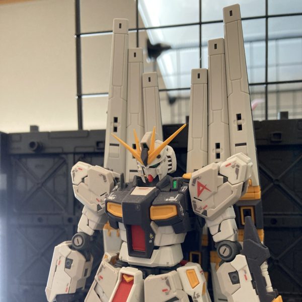 RG νガンダム　装甲一部色違い