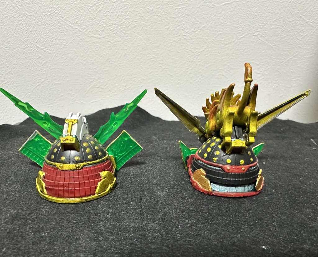 実を言うと兜の背面もこっそり修正入れてます本来2パーツ構成のところ、稼働部パーツを加工して内側から接着して心持ち小型にしてますさもないとフライトユニットと干渉しちゃうんですよね……最終的にフライトユニットも多少削って調整する羽目になりましたがw