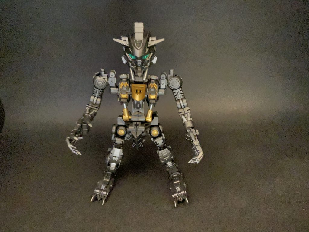 フレームの塗り分けもチャレンジしてみました！筆塗りでゴールド足してみたものの、雑な性格が出てしまい残念な部分も…。筆塗りも練習せねば💦