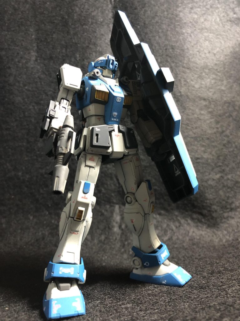 シールドを逆に持たせるとカッコ良い気がしますw