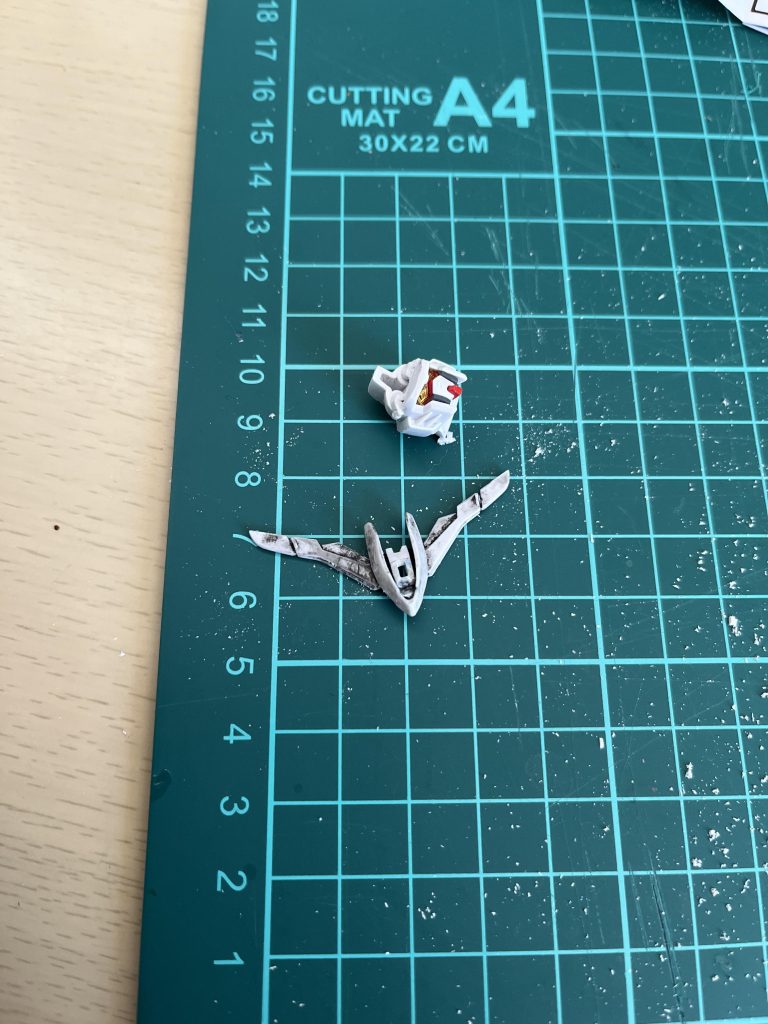 頭のパーツは頂部にバエル、下部はフリーダムを利用。