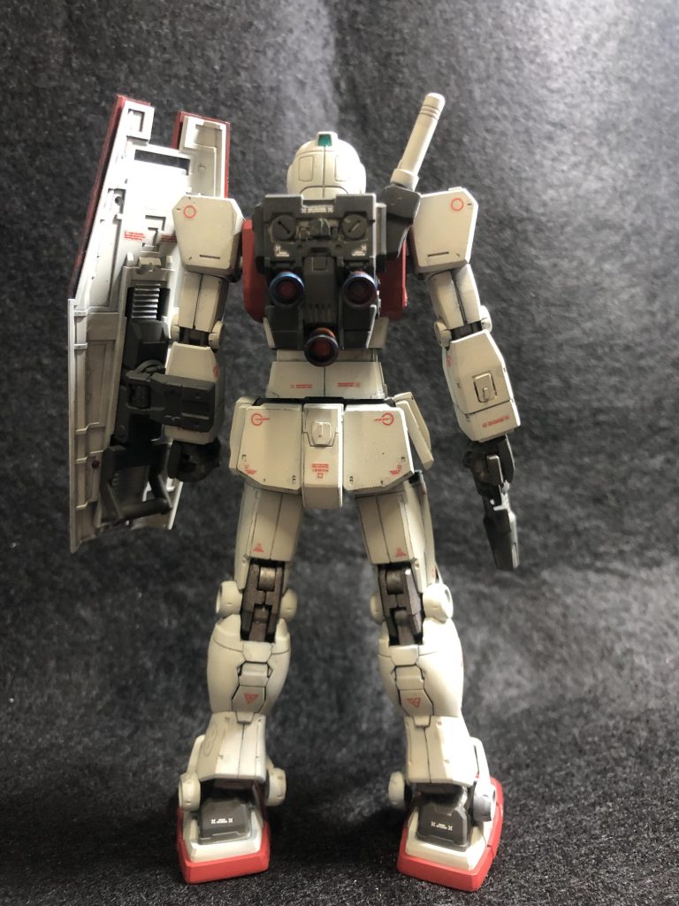 バックパックのバーニアは、5個も有ると推進剤切れそうなので3個にしてますwちょっとだけディテ入れてます