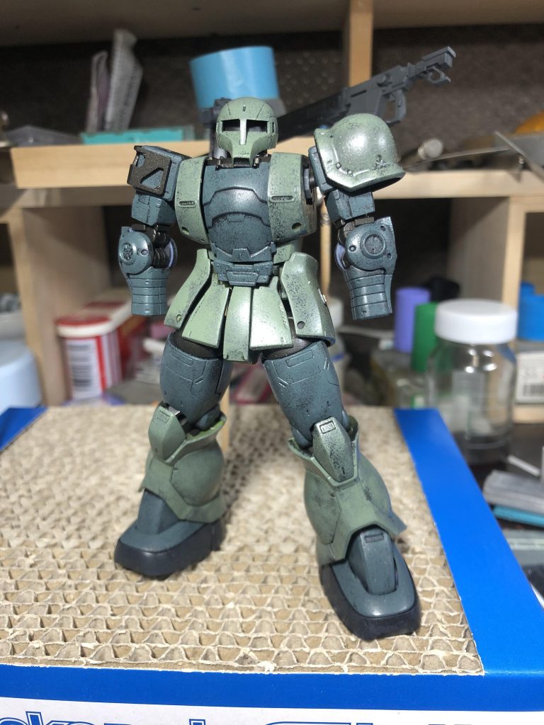 一回目の塗装です、かなりトーンが暗いw