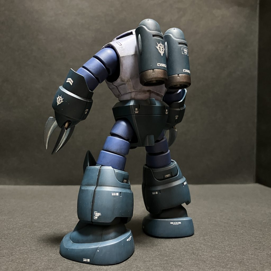 海水かぶって日に焼けたような白っぽさを出したかったのだが...　ウェザリングカラーのホワイトを薄め過ぎた。力量不足、経験不足。積んでるキットの中にシャア専用ズゴックがあるので、目指す色味になるよう再挑戦してみよう。