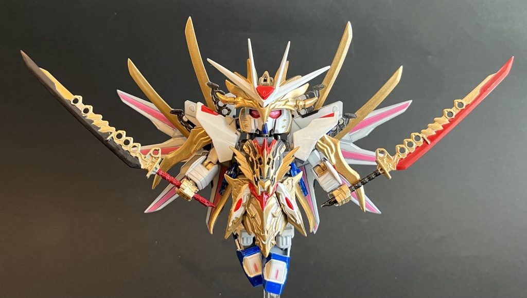 [ 抜刀モード ]謎の巨大な聖機兵と遭遇した騎士フリーダム蹂躙される民衆を守る為ラクス女王から授かった2振りの刀フツノミタマ、アメノムラクモを静かに抜く