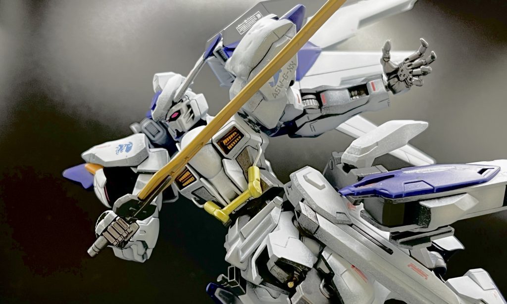 剣を構えたポーズ。躍動感があってポーズをとらせていると楽しい。