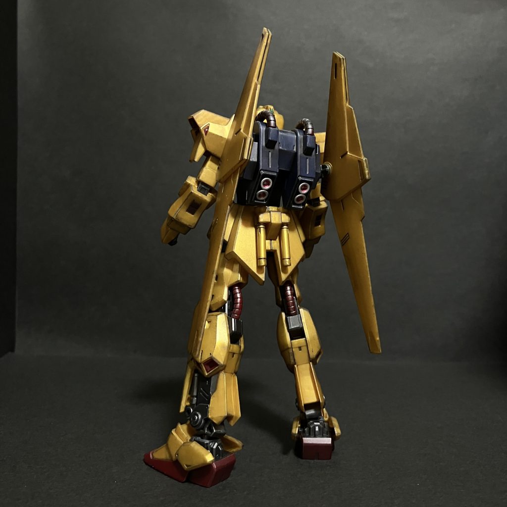 うまくいくかどうかも分からないので特別な事は何もせず。武器も作らず。部分塗装もバーニアのみ。あとばバインダーの合わせ目を段落ちにしたぐらい。ゲート処理も適当。というかこのキット、目立つところはアンダーゲートが多いので処理が楽ちん。