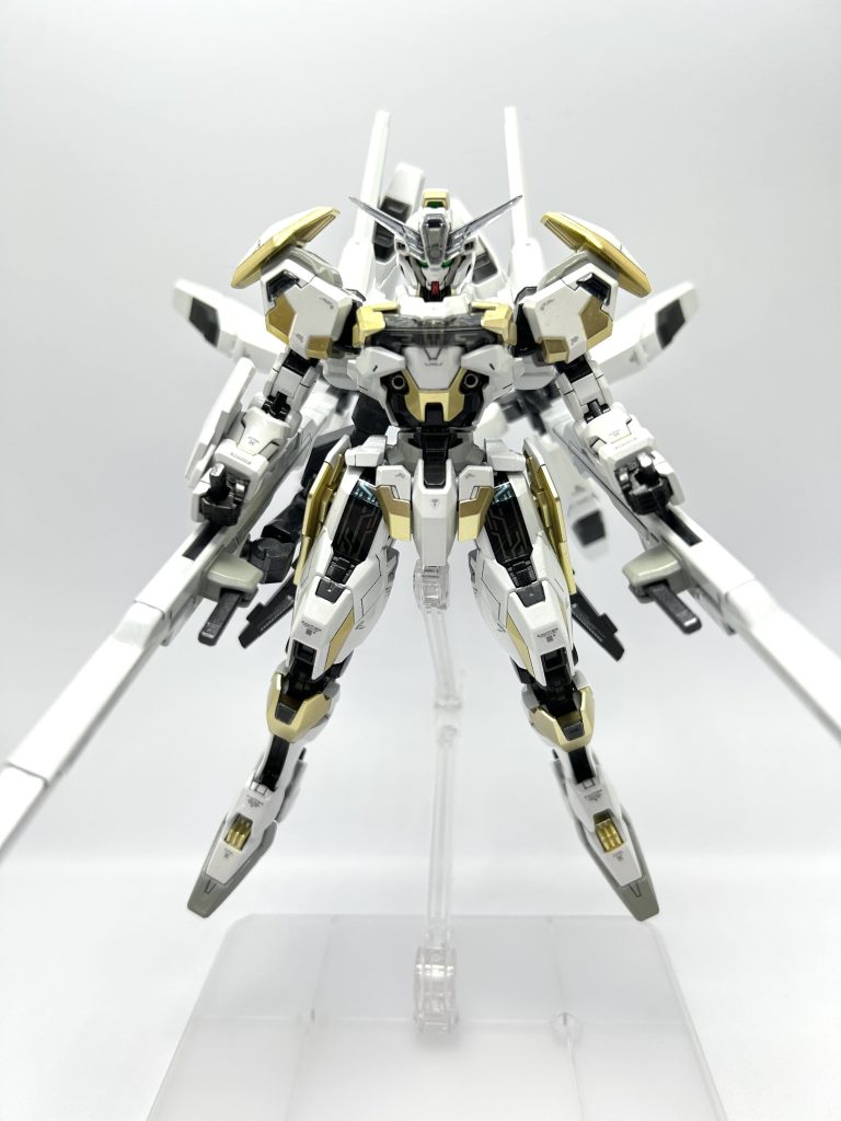 正面から。ライフルのスラスターで放射状のシルエットになったのが気に入っています。