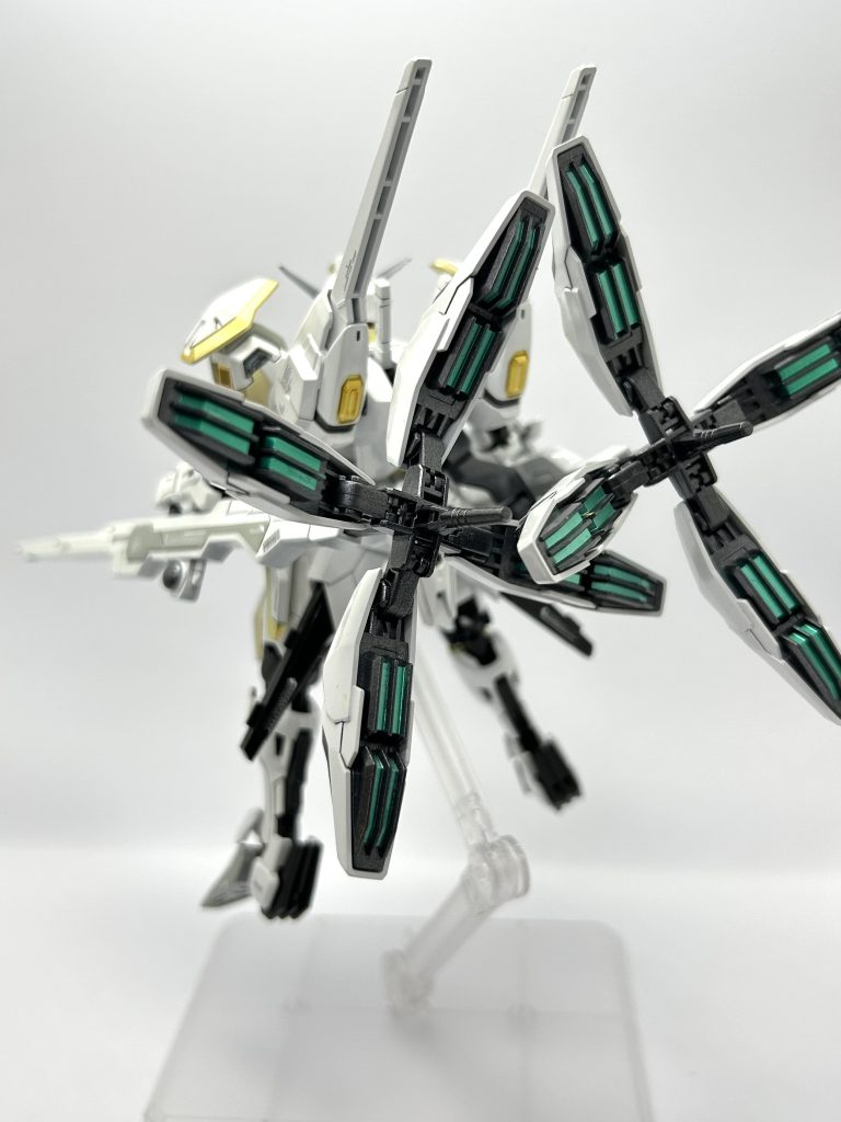 スラスターはメタリックグリーンで頑張って塗り分けました。マスキング辛かった。。